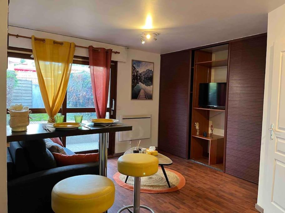 A 5 Minute De Geneve Entierement Equipe Apartment